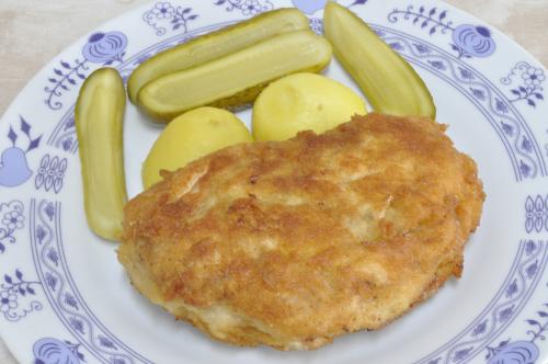 Smažená kuřecí prsa Cordon Blue  – Snadné Česko recept, zvládnete za 30 - 45 minut